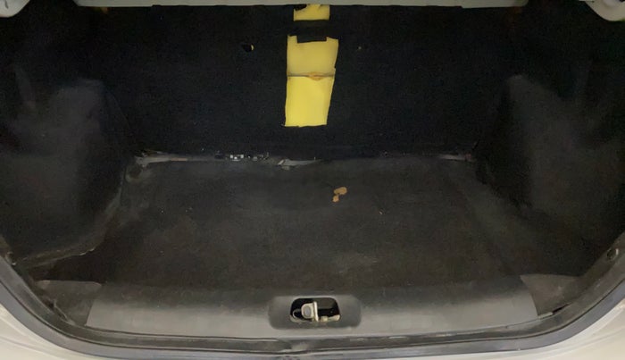 2016 Maruti Swift Dzire LXI (O), Petrol, Manual, 85,320 km, Boot Inside