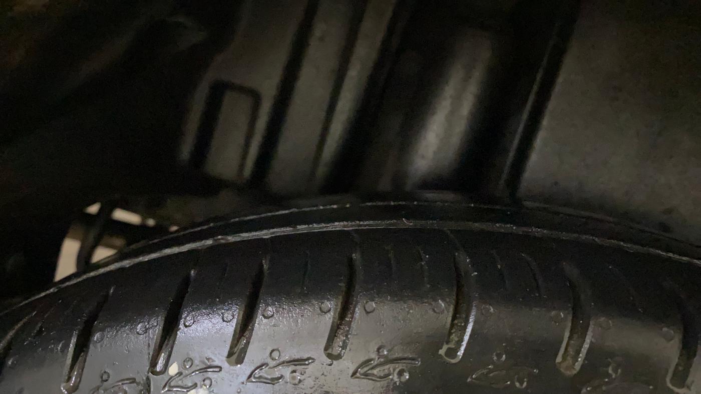 2016 Maruti Swift Dzire LXI (O), Petrol, Manual, 85,320 km, Right Rear Tyre Tread