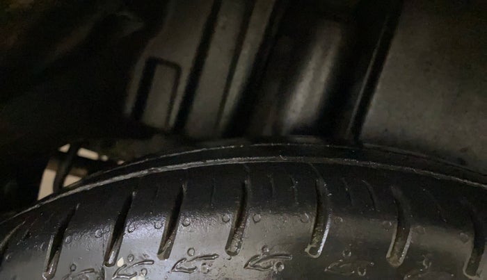 2016 Maruti Swift Dzire LXI (O), Petrol, Manual, 85,320 km, Right Rear Tyre Tread