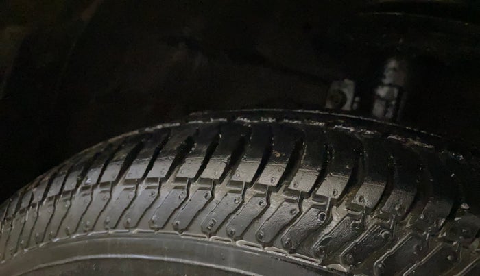 2016 Maruti Swift Dzire LXI (O), Petrol, Manual, 85,320 km, Right Front Tyre Tread