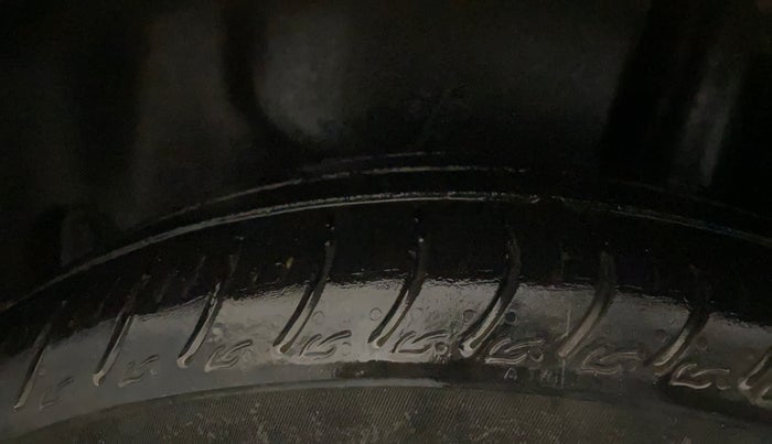 2016 Maruti Swift Dzire LXI (O), Petrol, Manual, 85,320 km, Left Rear Tyre Tread
