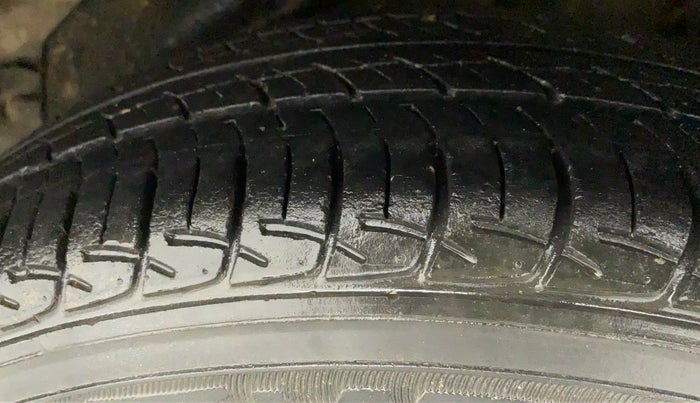 2014 Honda Amaze 1.2L I-VTEC S, Petrol, Manual, 64,143 km, Left Rear Tyre Tread