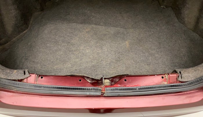 2014 Honda Amaze 1.2L I-VTEC S, Petrol, Manual, 64,143 km, Dicky (Boot door) - Trim lock has minor damage
