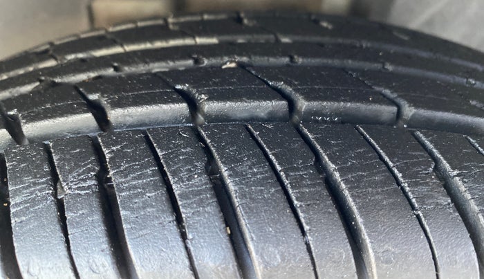 2019 Datsun Redi Go T(O) 1.0 AMT, Petrol, Automatic, 18,651 km, Left Front Tyre Tread