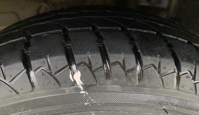 2013 Hyundai Eon MAGNA +, Petrol, Manual, 97,058 km, Right Rear Tyre Tread