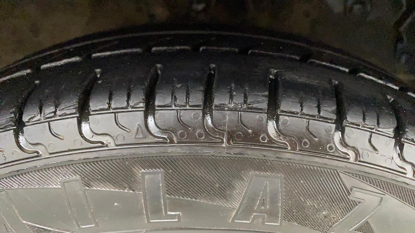 2013 Hyundai Eon MAGNA +, Petrol, Manual, 97,058 km, Right Front Tyre Tread