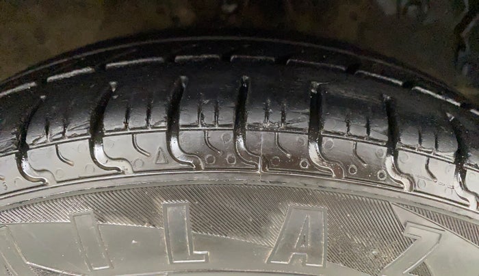 2013 Hyundai Eon MAGNA +, Petrol, Manual, 97,058 km, Right Front Tyre Tread