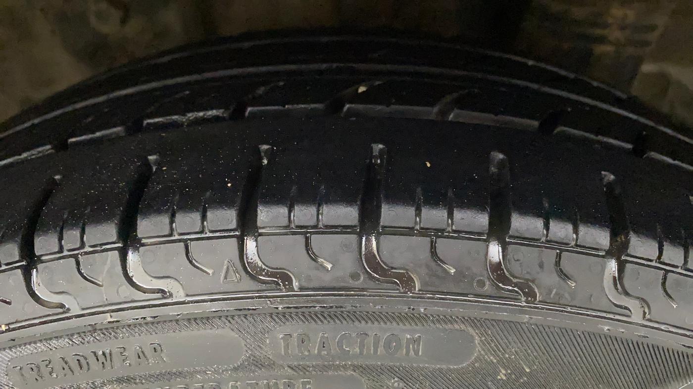 2013 Hyundai Eon MAGNA +, Petrol, Manual, 97,058 km, Left Rear Tyre Tread