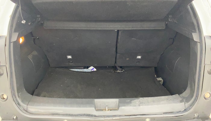 2022 Nissan MAGNITE XV MT, Petrol, Manual, 39,141 km, Boot Inside