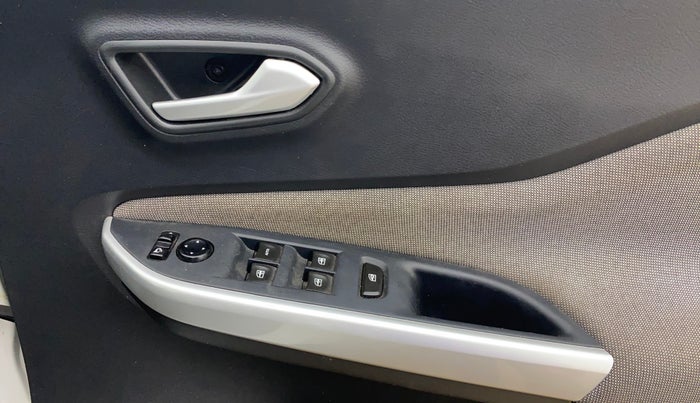 2022 Nissan MAGNITE XV MT, Petrol, Manual, 39,141 km, Driver Side Door Panels Control