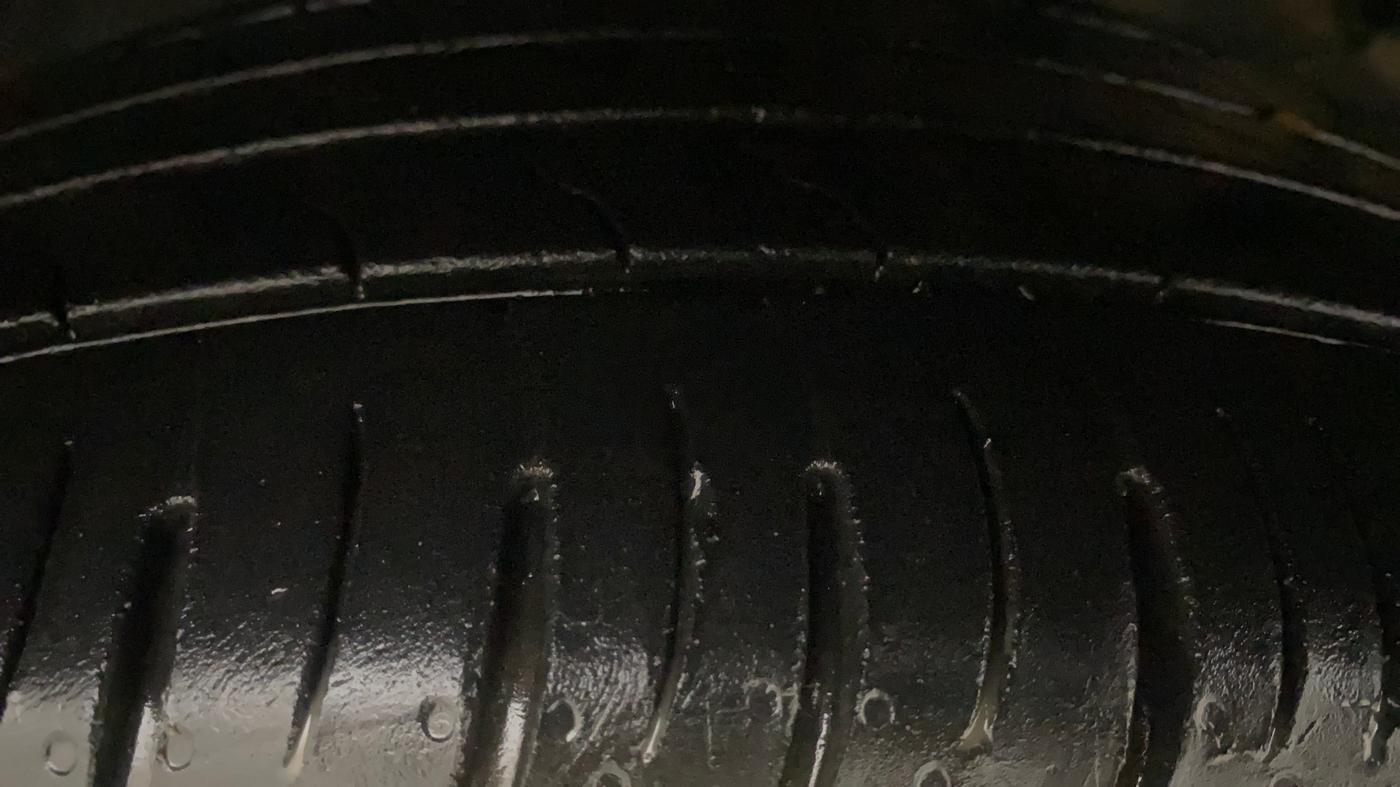 2021 KIA SONET GTX PLUS 1.5 AT DUAL TONE, Diesel, Automatic, 45,910 km, Left Front Tyre Tread