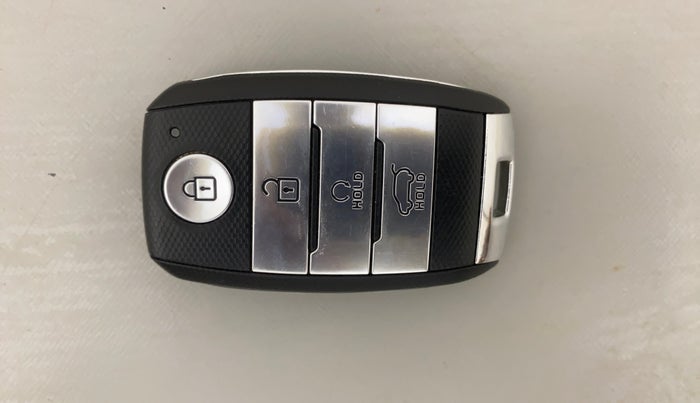 2021 KIA SONET GTX PLUS 1.5 AT DUAL TONE, Diesel, Automatic, 45,786 km, Key Close Up