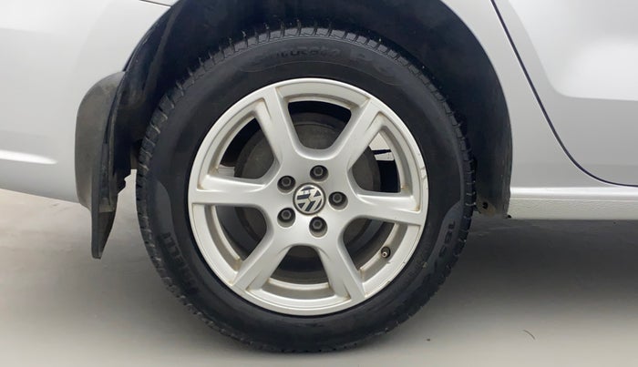 2013 Volkswagen Vento HIGHLINE 1.6 MPI, Petrol, Manual, 92,045 km, Right Rear Wheel