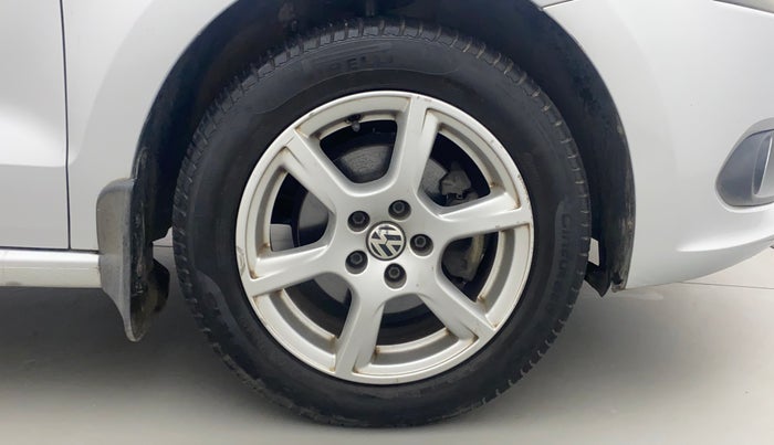 2013 Volkswagen Vento HIGHLINE 1.6 MPI, Petrol, Manual, 92,045 km, Right Front Wheel