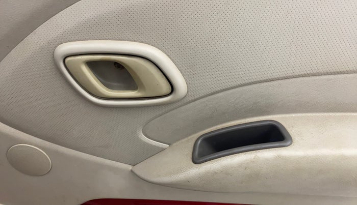 2016 Datsun Redi Go S, Petrol, Manual, 70,807 km, Driver Side Door Panels Control