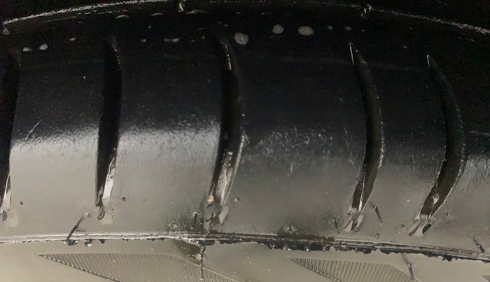 2016 Datsun Redi Go S, Petrol, Manual, 70,807 km, Right Front Tyre Tread