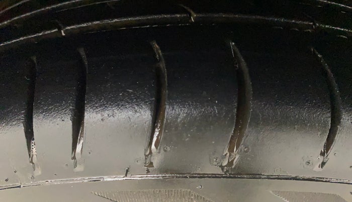 2016 Datsun Redi Go S, Petrol, Manual, 70,807 km, Left Front Tyre Tread