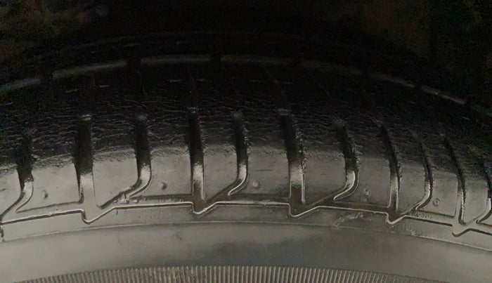 2014 Hyundai Verna FLUIDIC 1.6 CRDI SX AT, Diesel, Automatic, 54,858 km, Left Front Tyre Tread