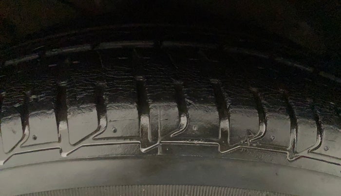 2014 Hyundai Verna FLUIDIC 1.6 CRDI SX AT, Diesel, Automatic, 54,858 km, Right Front Tyre Tread