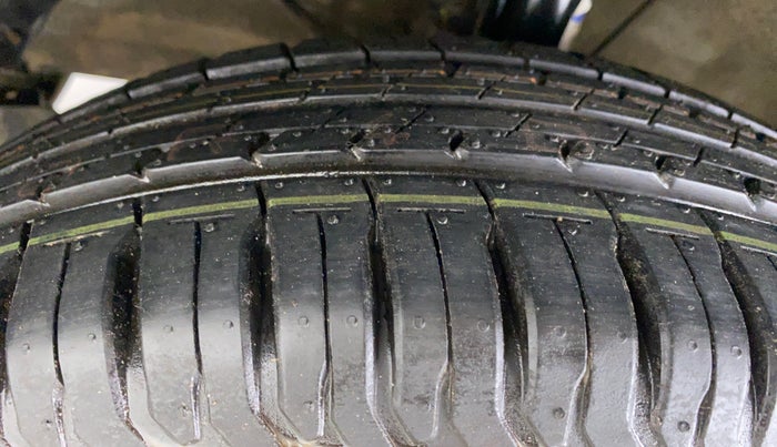 2019 Maruti XL6 ZETA SHVS, Petrol, Manual, 37,809 km, Left Front Tyre Tread