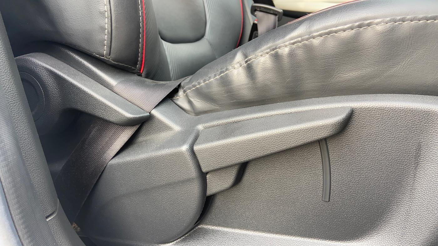 2022 MG ASTOR SUPER 1.5 MT, Petrol, Manual, 44,904 km, Driver Side Adjustment Panel