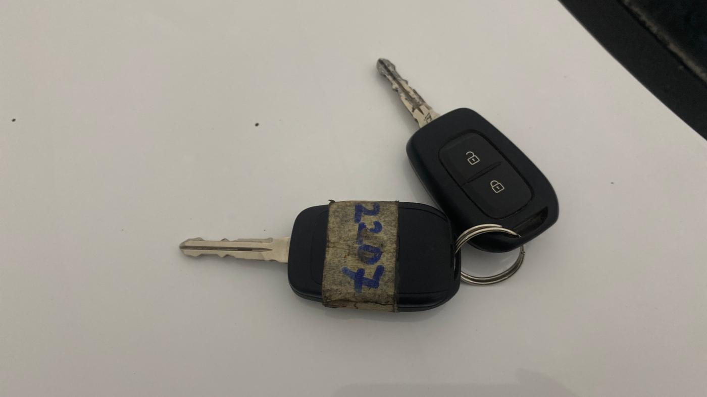 2021 Renault TRIBER RXL MT, Petrol, Manual, 95,617 km, Key Close Up