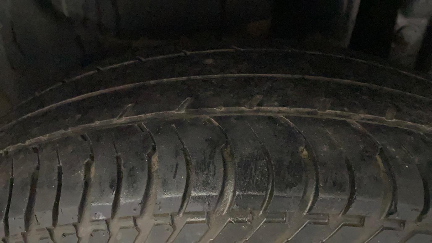 2013 Maruti Swift Dzire VXI, Petrol, Manual, 68,996 km, Left Rear Tyre Tread