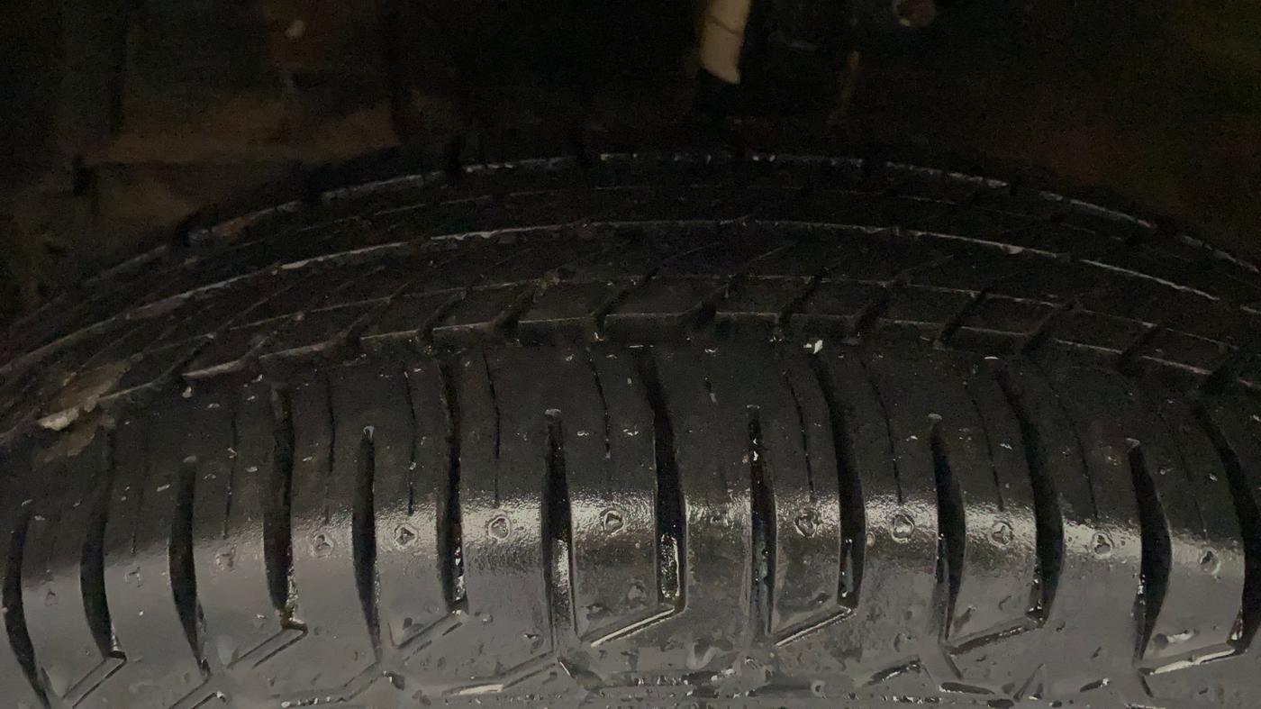 2013 Maruti Swift Dzire VXI, Petrol, Manual, 68,996 km, Left Front Tyre Tread