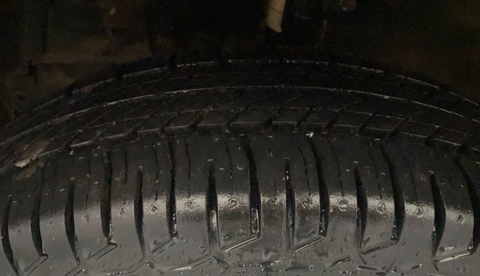 2013 Maruti Swift Dzire VXI, Petrol, Manual, 68,996 km, Left Front Tyre Tread