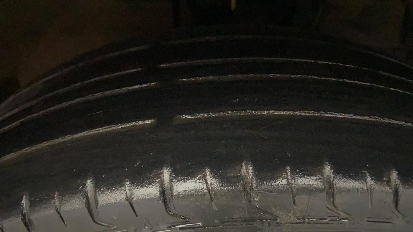 2013 Maruti Swift Dzire VXI, Petrol, Manual, 68,996 km, Right Front Tyre Tread