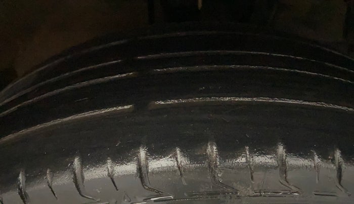 2013 Maruti Swift Dzire VXI, Petrol, Manual, 68,996 km, Right Front Tyre Tread