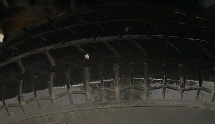 2013 Maruti Swift Dzire VXI, Petrol, Manual, 68,996 km, Right Rear Tyre Tread