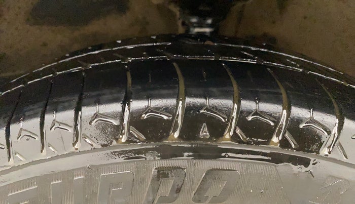 2016 Maruti Wagon R 1.0 LXI CNG, CNG, Manual, 1,04,598 km, Left Front Tyre Tread