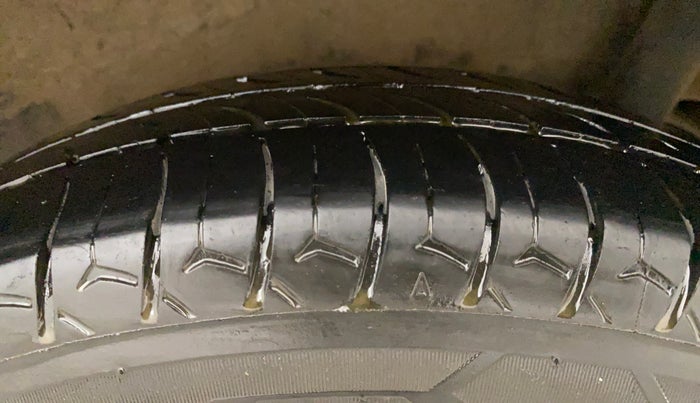 2016 Maruti Wagon R 1.0 LXI CNG, CNG, Manual, 1,04,598 km, Left Rear Tyre Tread