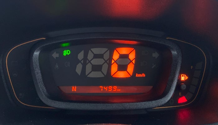 2017 Renault Kwid RXT 1.0 EASY-R AT OPTION, Petrol, Automatic, 7,657 km, Odometer Image