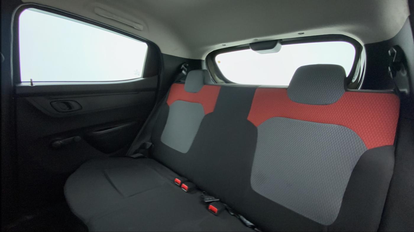 2017 Renault Kwid RXT 1.0 EASY-R AT OPTION, Petrol, Automatic, 7,657 km, Right Side Rear Door Cabin