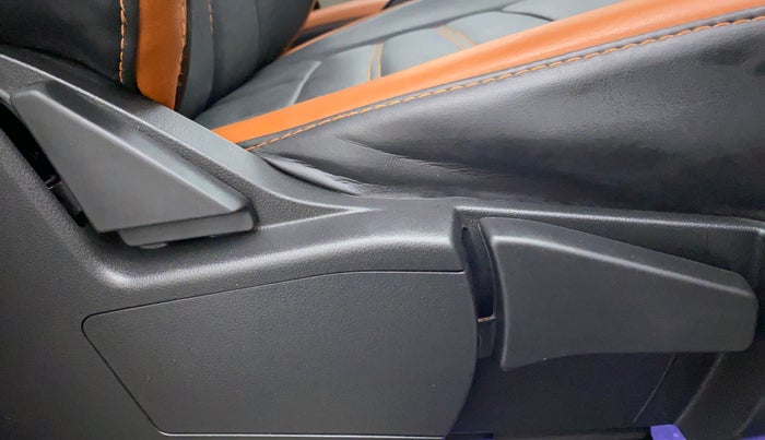 2021 Renault TRIBER 1.0 RXZ, Petrol, Manual, 3,222 km, Driver Side Adjustment Panel