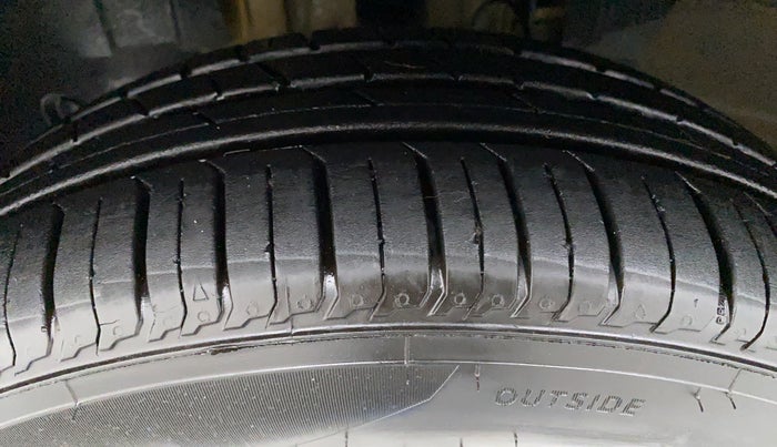 2021 Renault TRIBER 1.0 RXZ, Petrol, Manual, 3,222 km, Left Front Tyre Tread