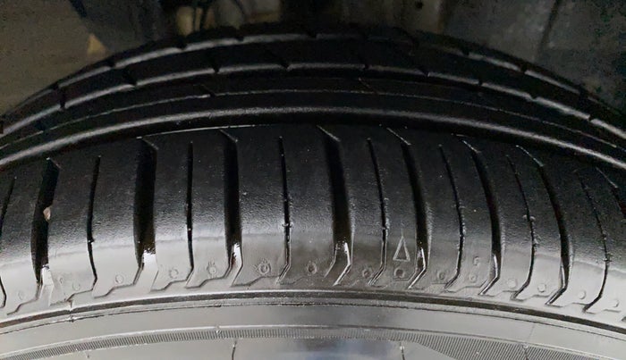 2021 Renault TRIBER 1.0 RXZ, Petrol, Manual, 3,222 km, Right Front Tyre Tread