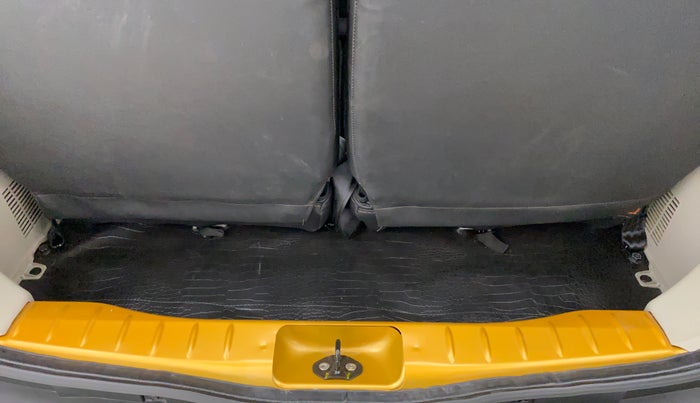 2021 Renault TRIBER 1.0 RXZ, Petrol, Manual, 3,222 km, Boot Inside