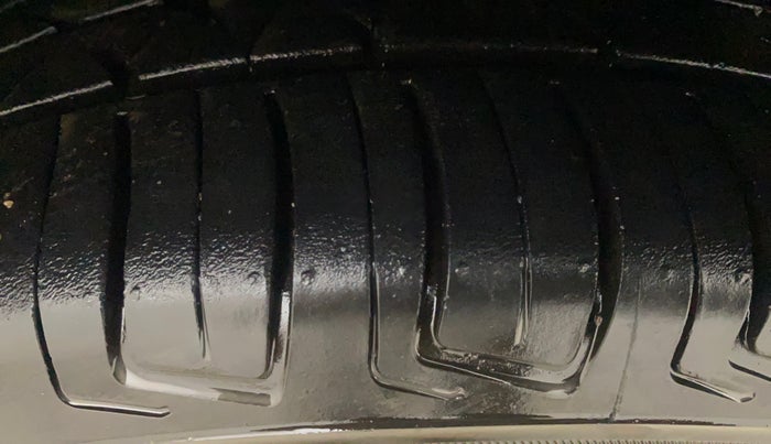 2018 Maruti IGNIS ALPHA 1.2 AMT DUAL TONE, Petrol, Automatic, 75,994 km, Left Front Tyre Tread