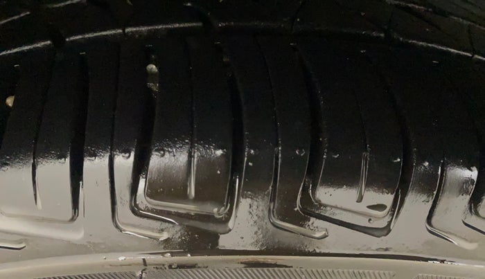 2018 Maruti IGNIS ALPHA 1.2 AMT DUAL TONE, Petrol, Automatic, 75,994 km, Right Rear Tyre Tread