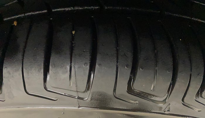 2018 Maruti IGNIS ALPHA 1.2 AMT DUAL TONE, Petrol, Automatic, 75,994 km, Left Rear Tyre Tread