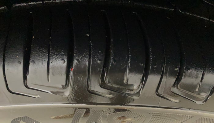 2018 Maruti IGNIS ALPHA 1.2 AMT DUAL TONE, Petrol, Automatic, 75,994 km, Right Front Tyre Tread