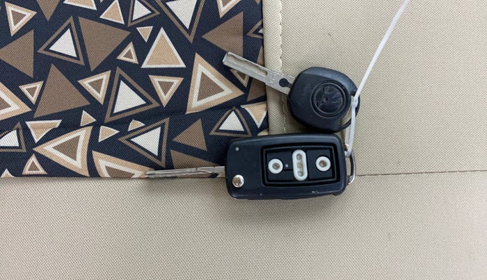 2017 Skoda Rapid AMBITION 1.6 MPI AT, Petrol, Automatic, 1,20,361 km, Key Close Up