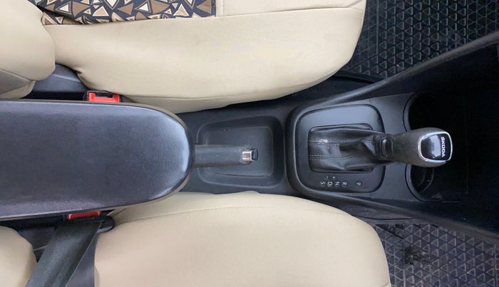 2017 Skoda Rapid AMBITION 1.6 MPI AT, Petrol, Automatic, 1,20,361 km, Gear Lever