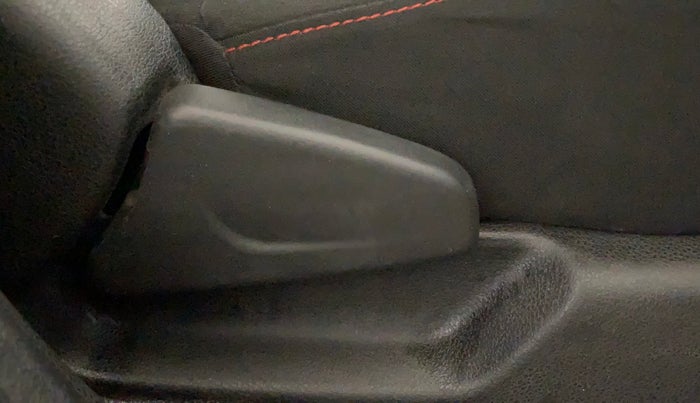 2020 Renault Kwid RXT 1.0 (O), Petrol, Manual, 54,696 km, Driver Side Adjustment Panel