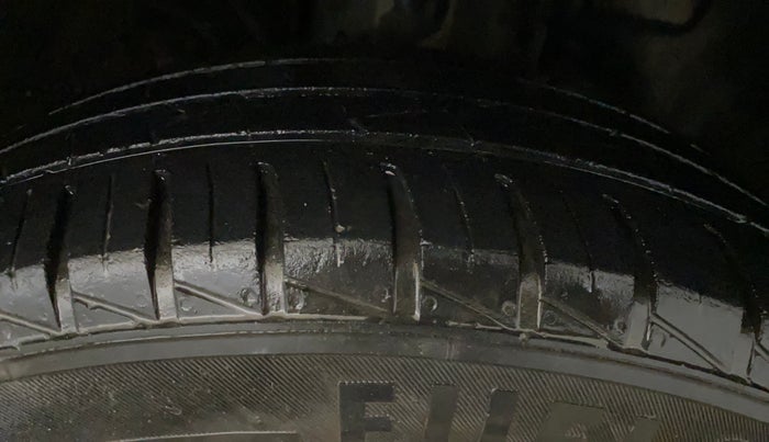 2020 Renault Kwid RXT 1.0 (O), Petrol, Manual, 54,696 km, Right Front Tyre Tread