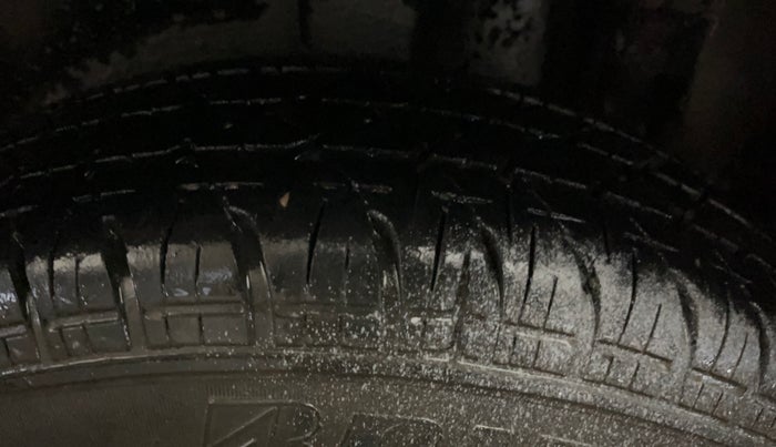 2017 Maruti Swift LXI (O), Petrol, Manual, 52,840 km, Left Rear Tyre Tread