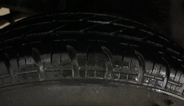 2017 Maruti Swift LXI (O), Petrol, Manual, 52,840 km, Right Rear Tyre Tread